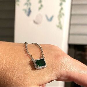 The Primavera 925 18” Emerald green pendant necklace